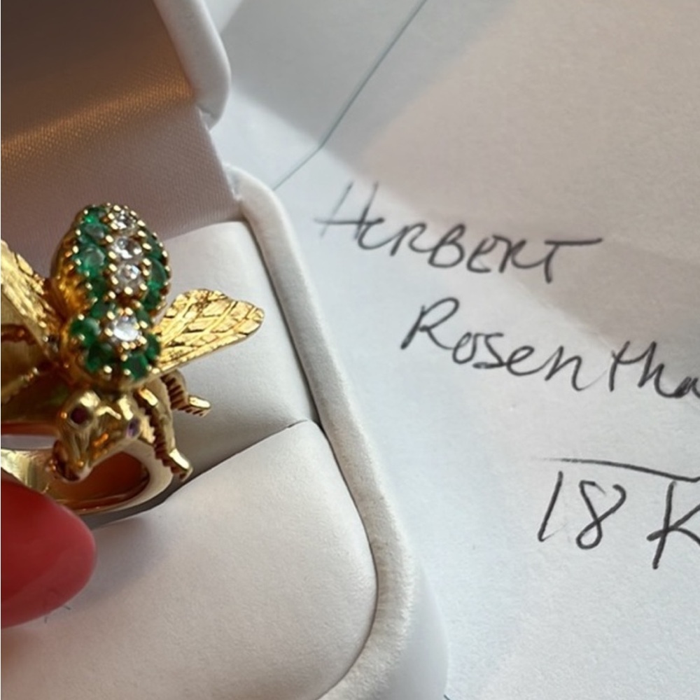 Herbert Rosenthal Emeralds and diamonds Ring
18k gold with detachable Pin - Picture 5 of 17